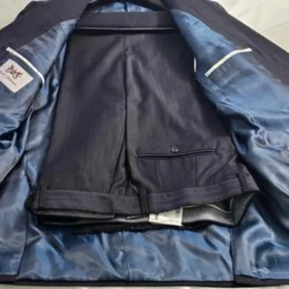 GREAT CHRISTMAS PRESENT! - HICKEY FREEMAN SUIT AT FRACTION OF RETAIL PRICE!